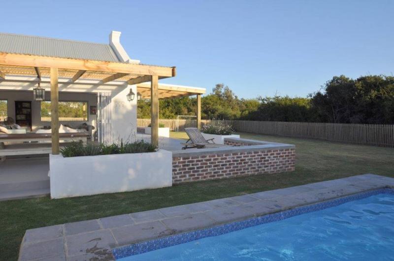 To Let 4 Bedroom Property for Rent in Keurbooms River Western Cape